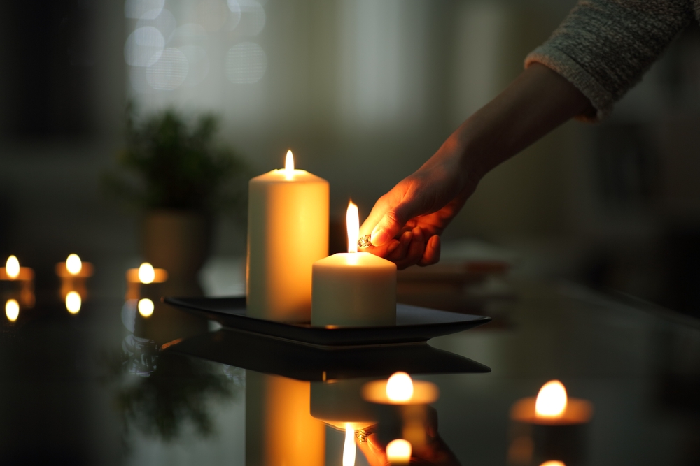 15 Flameless Candle Decorating Ideas To Transform Your Living Room