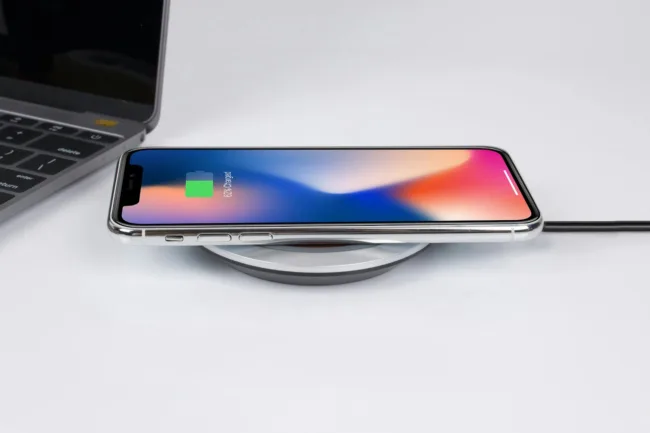 smartphone charging on wireless charger