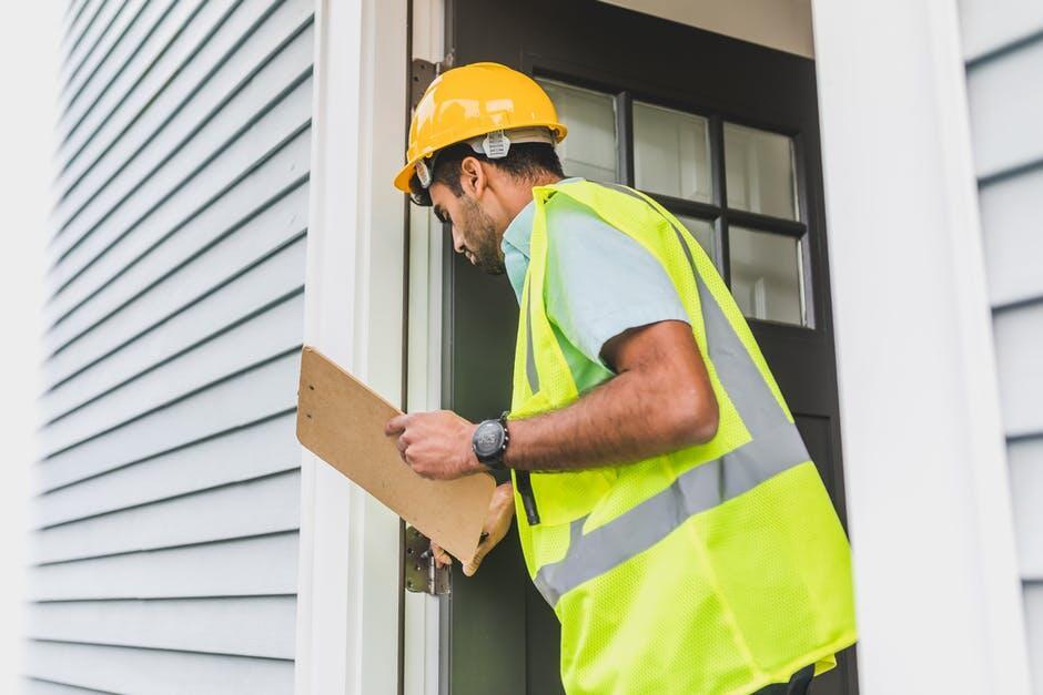 What Home Inspectors Notice on the Outside of a House First