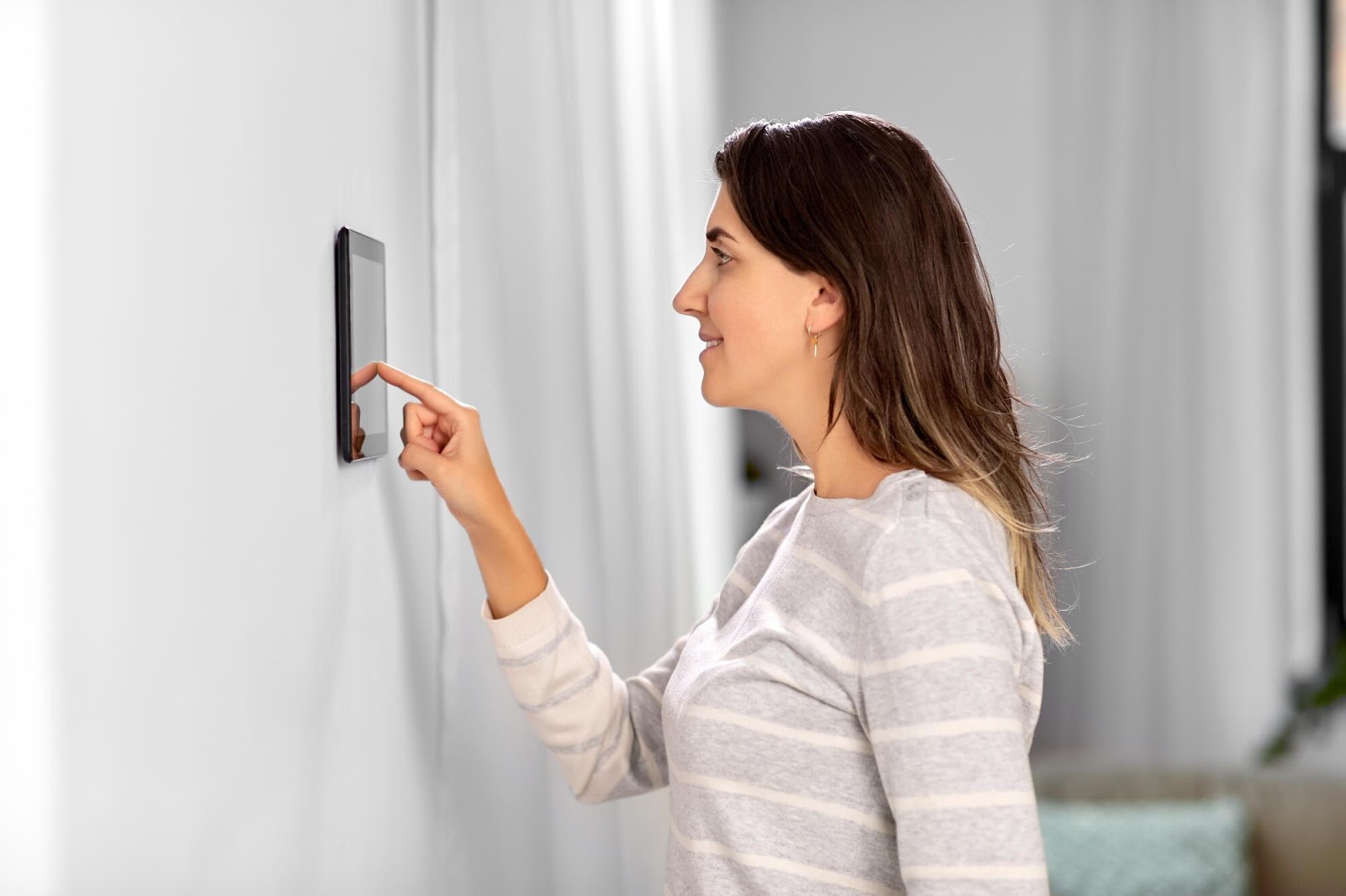 Beyond the Keycard: 5 Cutting-Edge Access Control Gadgets Every Modern Business Needs