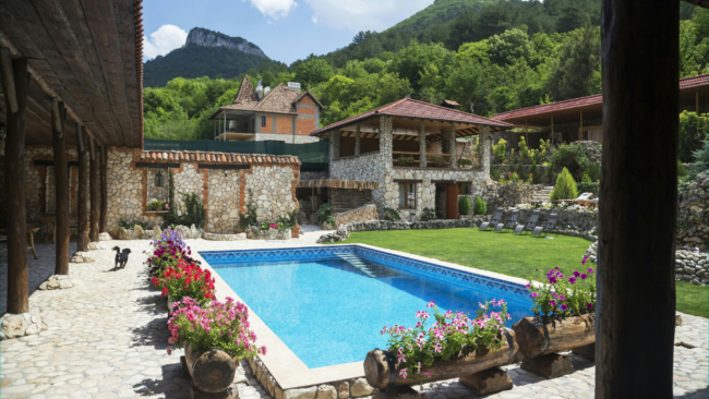 villa, pool. real estate